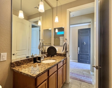 172 E Crescent Place - Photo Thumbnail 5