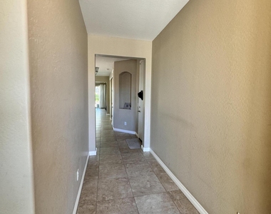 172 E Crescent Place - Photo Thumbnail 11