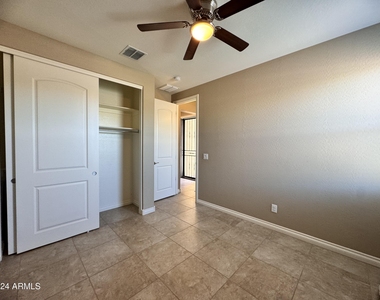 172 E Crescent Place - Photo Thumbnail 9