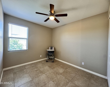 172 E Crescent Place - Photo Thumbnail 3