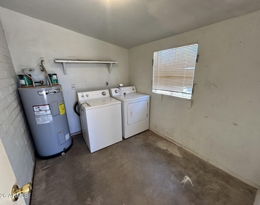 3147 E Edgewood Avenue - Photo Thumbnail 25