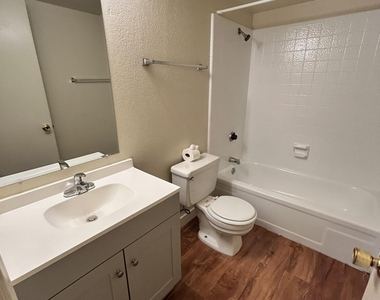 3147 E Edgewood Avenue - Photo Thumbnail 18