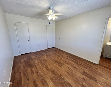 3147 E Edgewood Avenue - Photo Thumbnail 21