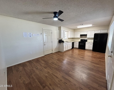 3147 E Edgewood Avenue - Photo Thumbnail 7