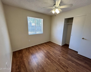 3147 E Edgewood Avenue - Photo Thumbnail 17