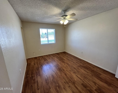 3147 E Edgewood Avenue - Photo Thumbnail 19