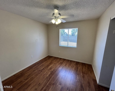 3147 E Edgewood Avenue - Photo Thumbnail 16
