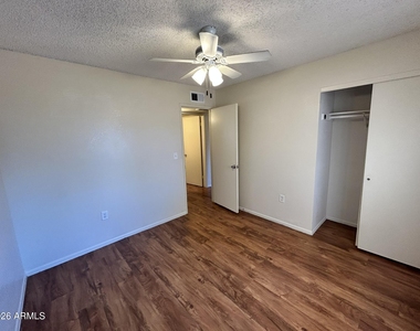 3147 E Edgewood Avenue - Photo Thumbnail 15