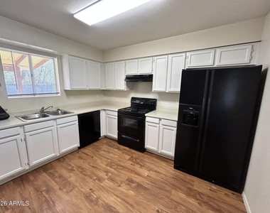 3147 E Edgewood Avenue - Photo Thumbnail 11