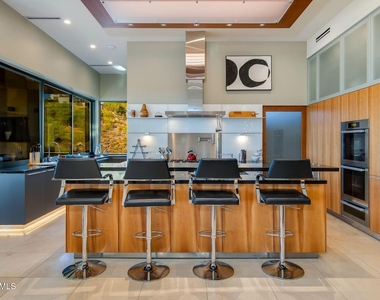 13412 N 14th Place - Photo Thumbnail 6