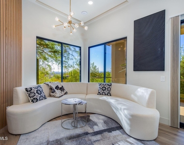 13412 N 14th Place - Photo Thumbnail 30