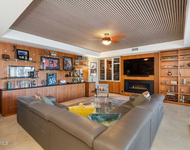 13412 N 14th Place - Photo Thumbnail 22