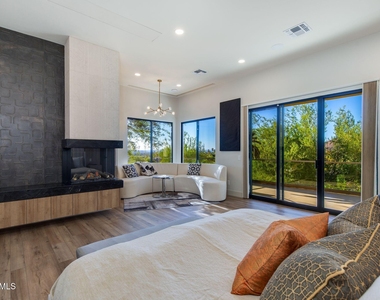 13412 N 14th Place - Photo Thumbnail 31