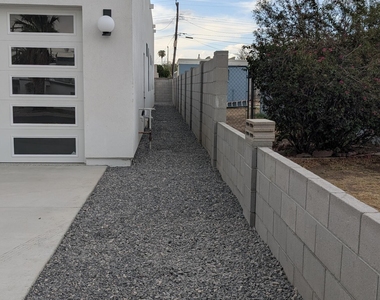 826 W 12th Street - Photo Thumbnail 37