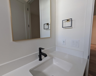 826 W 12th Street - Photo Thumbnail 30