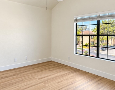 5704 E Aire Libre Avenue - Photo Thumbnail 5