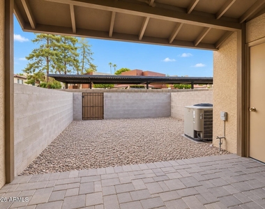 5704 E Aire Libre Avenue - Photo Thumbnail 10