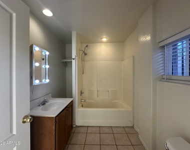 1502 E Pierce Street - Photo Thumbnail 10