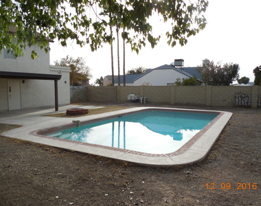 6126 W Maui Lane - Photo Thumbnail 9