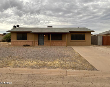 9435 W Oneida Drive - Photo Thumbnail 2