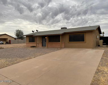 9435 W Oneida Drive - Photo Thumbnail 1