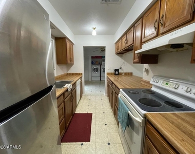 9435 W Oneida Drive - Photo Thumbnail 6