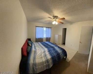 9435 W Oneida Drive - Photo Thumbnail 18