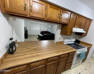 9435 W Oneida Drive - Photo Thumbnail 5