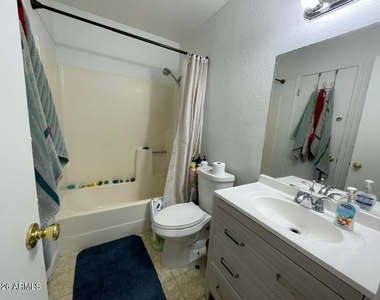 9435 W Oneida Drive - Photo Thumbnail 20