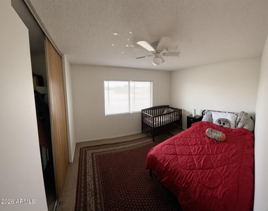9435 W Oneida Drive - Photo Thumbnail 15