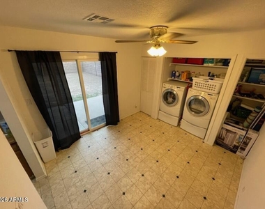 9435 W Oneida Drive - Photo Thumbnail 9