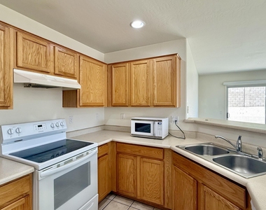 22932 W Morning Glory Street - Photo Thumbnail 7