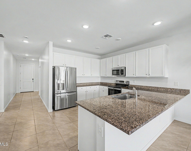 7922 W Sands Road - Photo Thumbnail 7