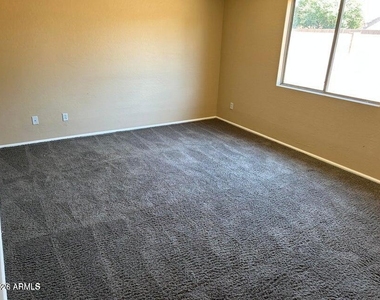 43591 W Colby Drive - Photo Thumbnail 5