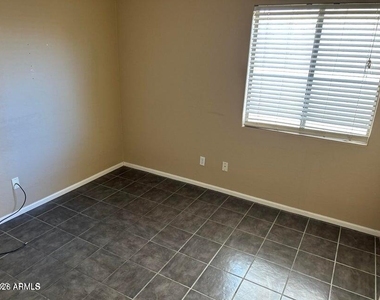 43591 W Colby Drive - Photo Thumbnail 1