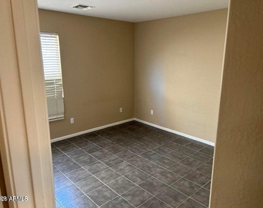 43591 W Colby Drive - Photo Thumbnail 2