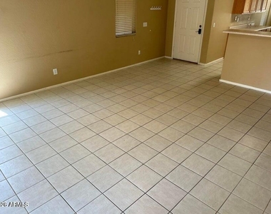 43591 W Colby Drive - Photo Thumbnail 8
