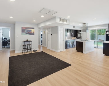 4109 N 34th Street - Photo Thumbnail 5