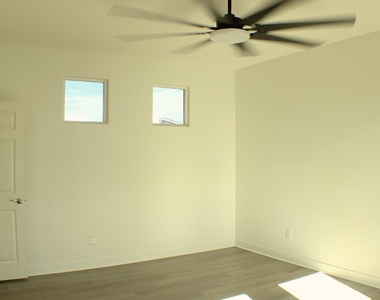 15715 W Melvin Street - Photo Thumbnail 6