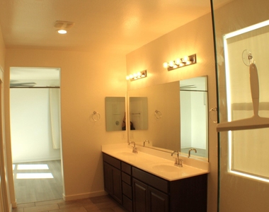 15715 W Melvin Street - Photo Thumbnail 8