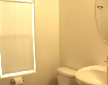 15715 W Melvin Street - Photo Thumbnail 4