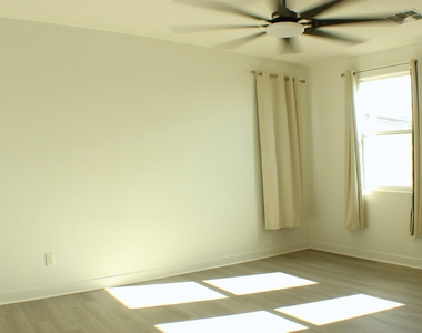 15715 W Melvin Street - Photo Thumbnail 5