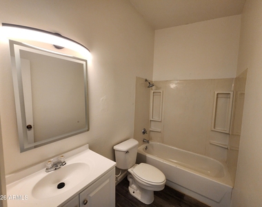 2140 W Heatherbrae Drive - Photo Thumbnail 11