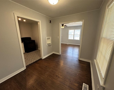 3105 W Park Place - Photo Thumbnail 4