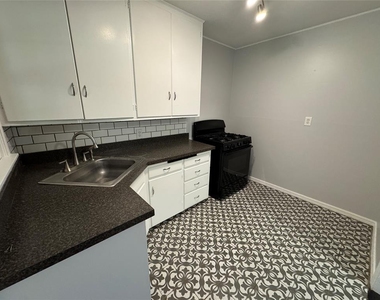 3105 W Park Place - Photo Thumbnail 6