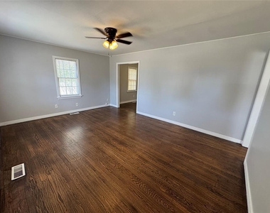 3105 W Park Place - Photo Thumbnail 1