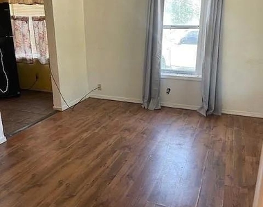 212 Se 41st Street - Photo Thumbnail 1