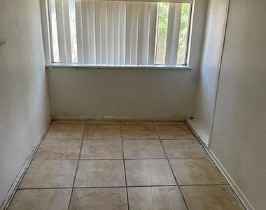 212 Se 41st Street - Photo Thumbnail 7