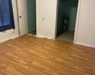 212 Se 41st Street - Photo Thumbnail 2