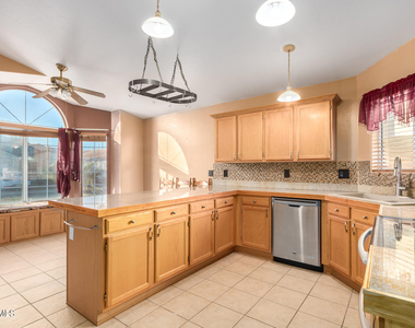 525 N Val Vista Drive - Photo Thumbnail 6